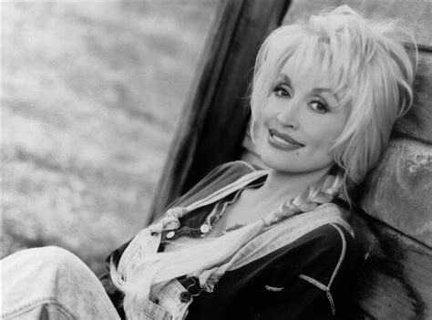 Beautiful Portrait Photos Of Dolly Parton In The S Vintage Everyday