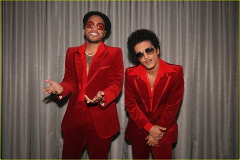 Bruno Mars And Anderson Paak Open Amas 2021 With A Silk Sonic