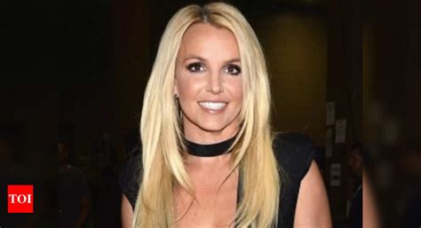 Hold Me Closer Sings Britney Spears Welcomebackbritney Say Fans English Movie News