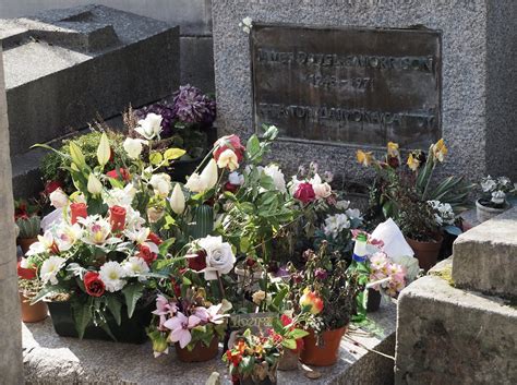 Jim Morrisons Grave Père Lachaise Cemetery Père Lachaise Flickr