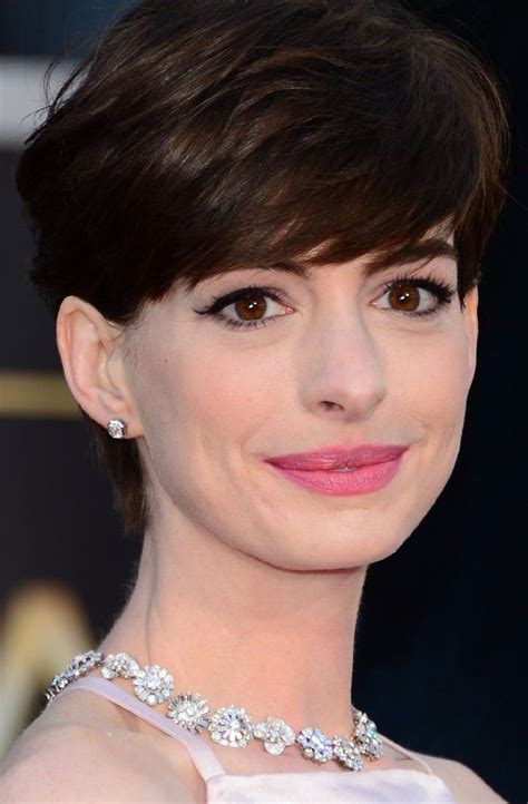 Anne Hathaway Pixie Hairstyles Celebrity Hairstyles Pixie Haircut
