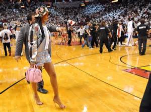 Rihanna Unfazed By Lebron James Leaping Into The Crowd