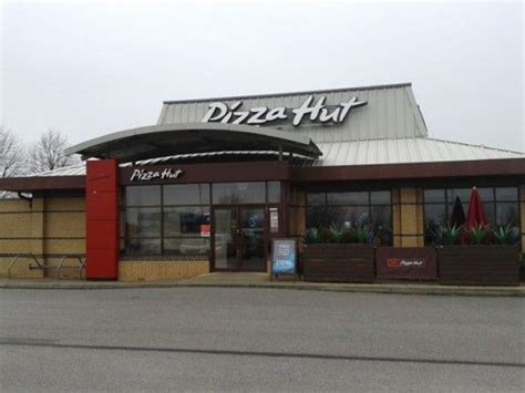 Buffet Lunch At The Pizza Hut In Kingswood Hull Hut Pizza Hut Hull