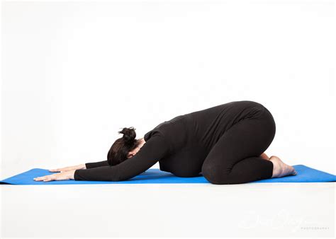 Cheerful pregnant young woman doing yoga at home. Cat And Cow Pose Yoga Pregnancy - 8 Pregnancy Friendly ...