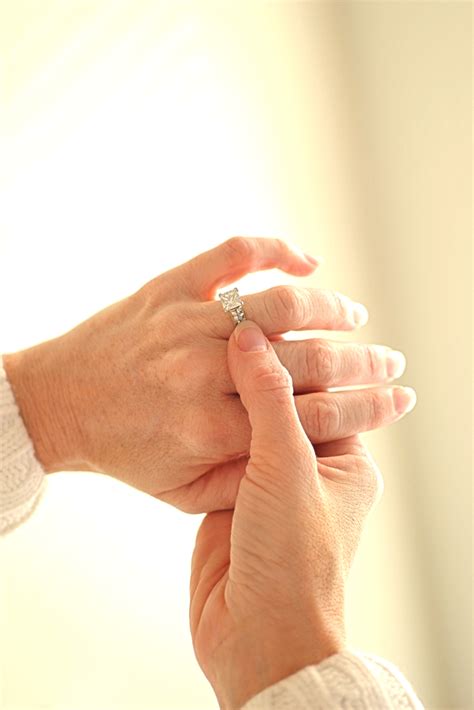 Https://techalive.net/wedding/do Widows Wear Their Wedding Ring On The Right Hand