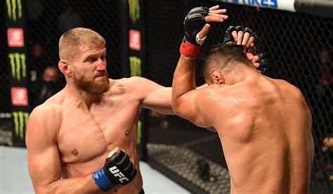 Jan blachowicz is a ufc fighter from warsaw, poland. Watch: Jan Blachowicz SHATTERS Dominick Reyes' Nose In KO Win