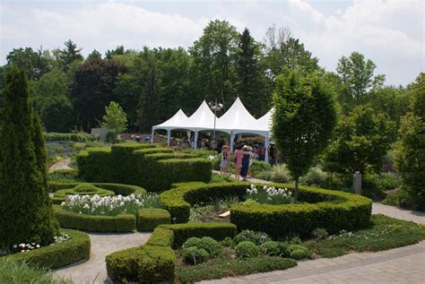 Get Married At The Toronto Botanical Garden During Worldpride 2014