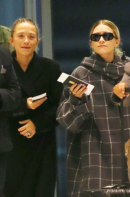 Сестры Мэри Кейт и Эшли Олсен замечены в аэропорту Нью Йорка