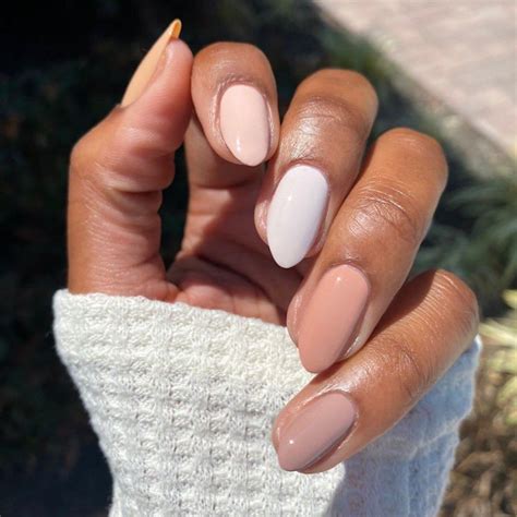 Gorgeous Nail Colors For Dark Skin Tones