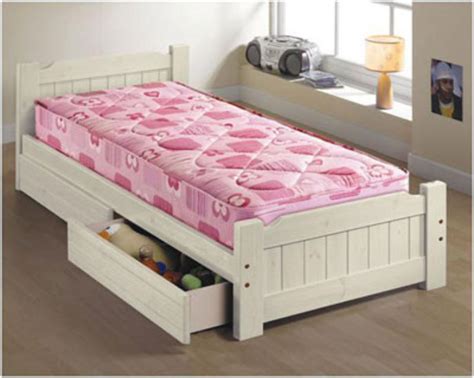 Parents can opt to buy detachable safety rails to protect the child from falling out. child's mattress 175 x 75 cm to fit 2' 6" junior bed ...
