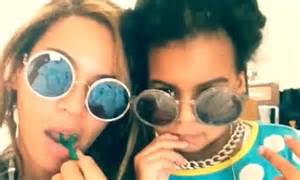 Beyonce Shares Video Of Herself With Daughter Blue Ivy Daily Mail Online