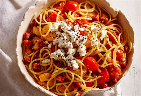 Rich and indulgent, our chicken & chorizo pasta features slices of chicken and chorizo in a rich and glossy cacciatore sauce ladled over al dente penne pasta, finished with a dollap of sour cream. Garlic prawn, chorizo & feta pasta Recipe | New Idea Food