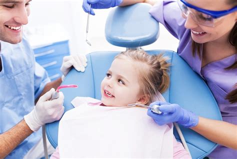 Когда лучше первый раз ребенка к стоматологу