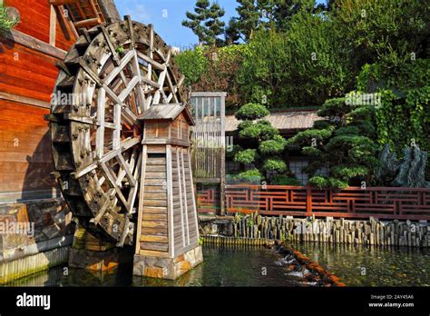 Ancient Chinese Water Wheel Hi Res Stock Photography And Images Alamy