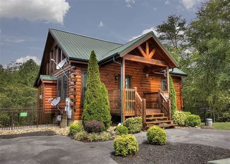 Fantastic 3 Bedroom Cabin Just Minutes From The Parkway In Pigeon Forge