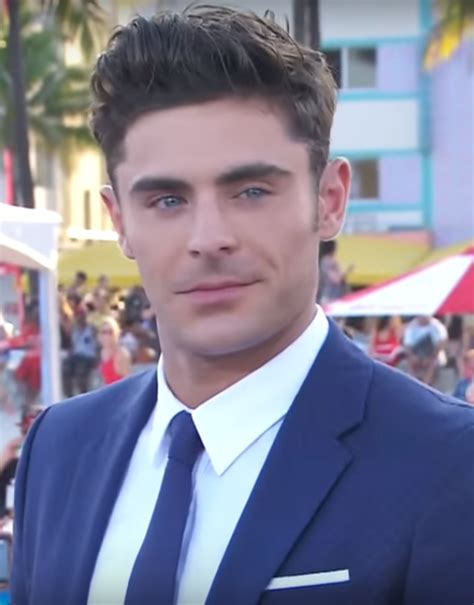 Zac efron has seemingly debuted a fresh look, following rumors that he split with his aussie girlfriend, vanessa valladares, after less than a year together. Zac Efron — Wikipédia
