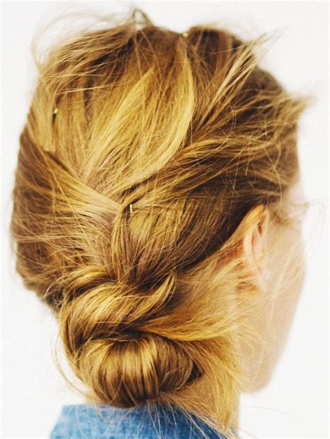 This hairdo is quite easy to style, and every girl will master it in five minutes. The Easiest Way to Do a Messy Bun | Easy hairstyles, Bun ...