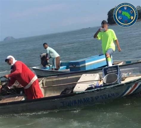 Durante Un Control De Pesca Ilegal En El Golfo De Nicoya Oficiales Del