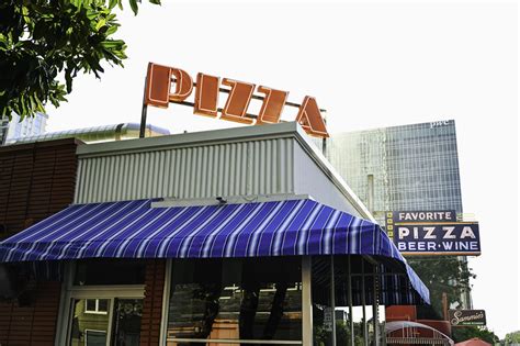 New Pizza Restaurant Favorite Pizza Opens In Downtown Austin Eater Austin