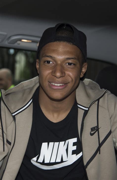 Though due to his parents, he has cameroonian and algerian ancestry, which made him eligible to play from any of. Kylian Mbappé, la pépite de Bondy | Est Ensemble