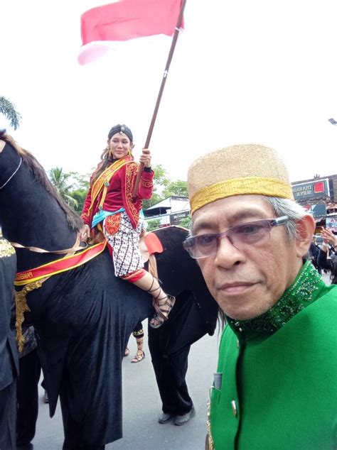 Wanita Cantik Berkuda Kudanya Bersepatu Catatan Dari Borobudur