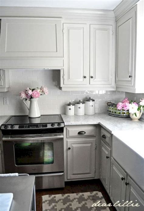 The soft gray cabinets denote the vintage style while the glossy black countertops add the touch of modern style to your kitchen, making it a great place to spend most of your time cooking. 15 Grey Kitchen Cabinet Makeover Ideas - GODIYGO.COM