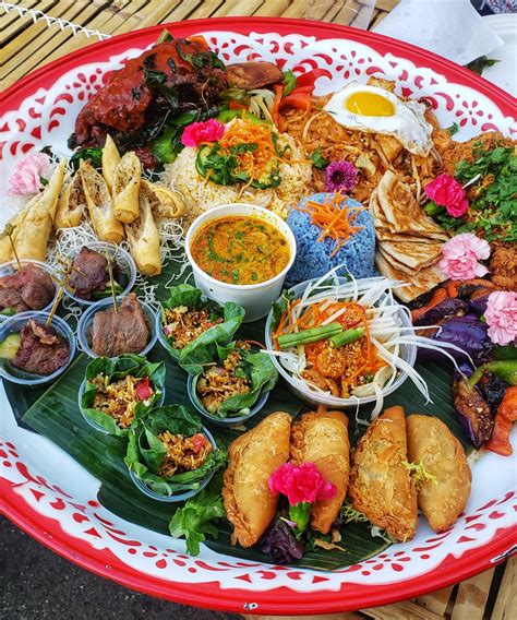 I Ate This Amazing Thai Food Platter Dining And Cooking