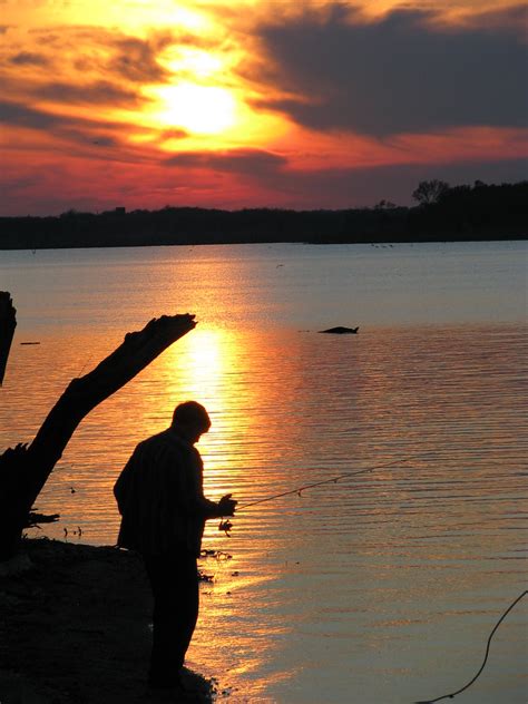 Fisherman At Sunset A Fisherman Fishing At Sunset Lafe Flickr