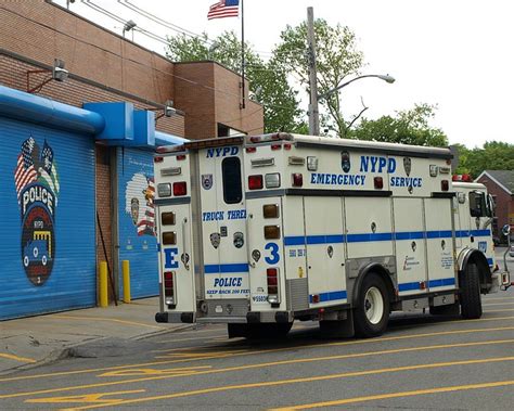 P043s Nypd Emergency Squad 3 Truck Parkchester Bronx