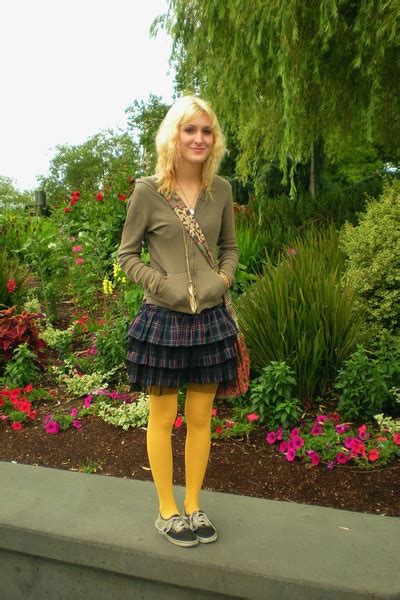Yellow Tights And A Great Outfit Yellow Tights Olive Green Jacket Outfits