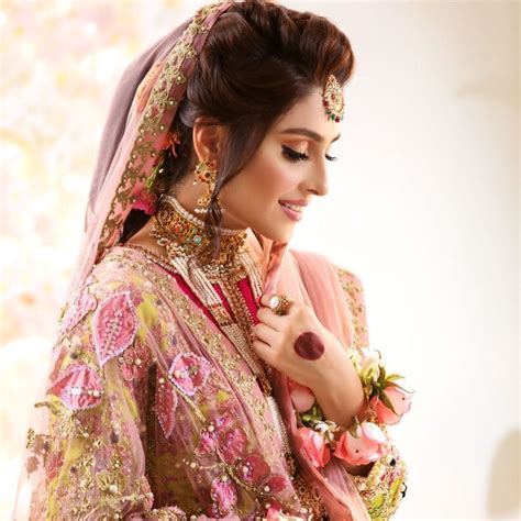 Latest Beautiful Bridal Photo Shoot Of Ayeza Khan For Salon Reviewitpk