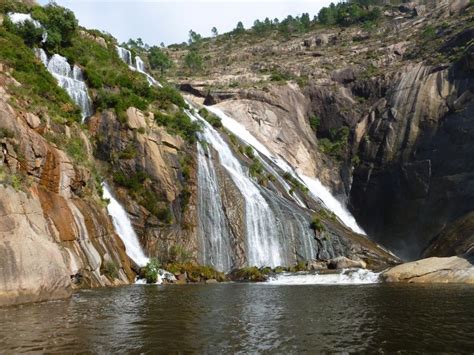 Cascada Del Río Xallas O También Conocida Como Cascada Do Ézaro