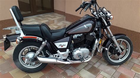 The engine produces a maximum peak output power of 60.00 hp (43.8 kw). 1986 Honda vt 1100 c Shadow - YouTube