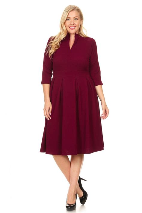Textured Fit And Flare Midi Dress With Pleated Skirt In Plus Size