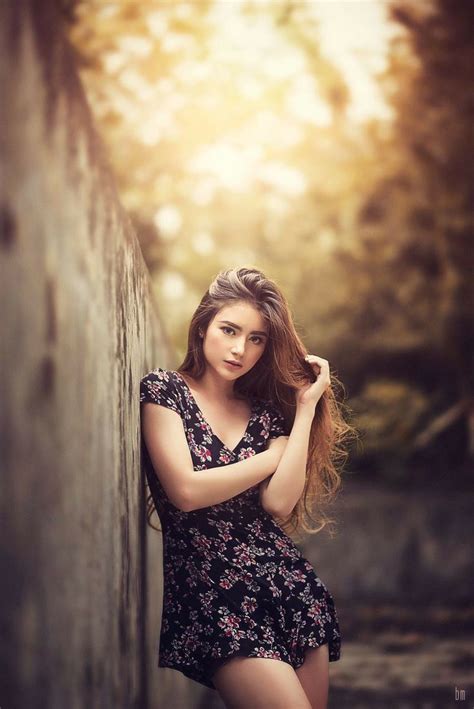 Pin By Khayleesi On Work It Portrait Photography Women Photography Poses Women Fashion