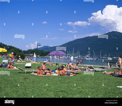 Austria Upper Austria Traunsee Gmunden Beach Swimming Area Bathers