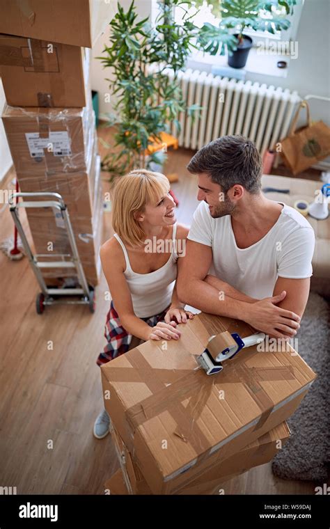 Couple With Boxes Young Couple Moving Into A New Home Stock Photo Alamy