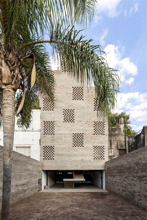 Gustavo penna arquiteto & associaidos. Little Building / Federico Marinaro Arquitecto | ArchDaily
