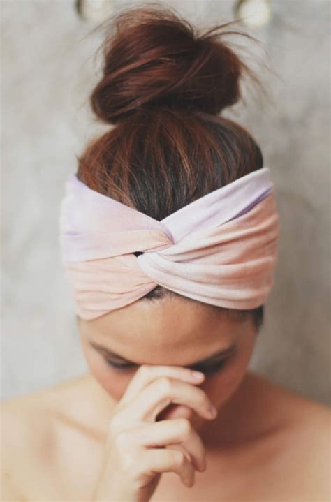 Women with naturally curly hair know that their hair can sometimes be difficult to tame, which is why it's so. 20 Chic Hairstyles with Headbands for Young Women - Pretty ...
