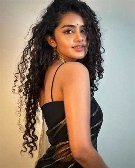 Anupama Parameswaran Looks Pretty In Black Saree Telugu Rajyam Photos