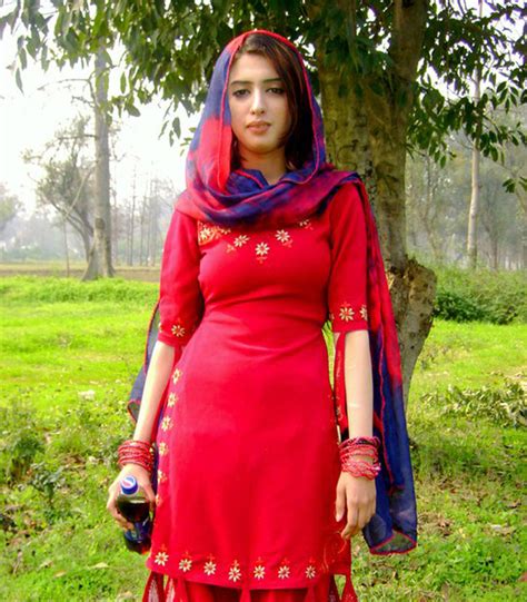 Sexy Nargis Fakhri Photos Pakistani Girls For Marriage Wallpapers