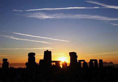 Filesummer Solstice Sunrise Over Stonehenge 2005 Wikimedia Commons