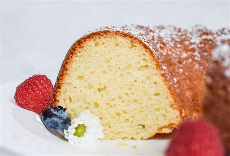 Low FODMAP Vanilla Sour Cream Pound Cake Bundt Style Gluten Free