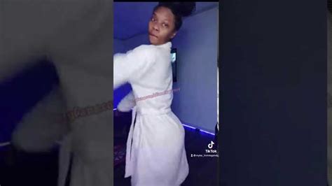 Slim santana is an american model, video vixen and social media personality who came to limelight for her buss it challenge on tik tok. Buss It Challenge, Slim Santana su Twitter e TikTok: video — Nuove Canzoni