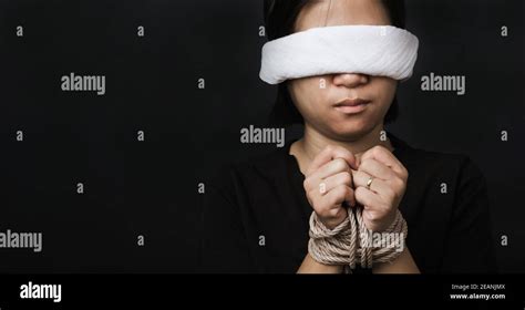 Black blindfold fotografías e imágenes de alta resolución Alamy