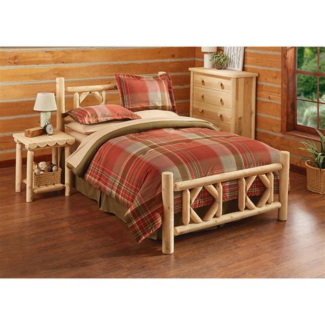 Natural log furniture lends a warmth and security to the bedroom unlike any other. CASTLECREEK Diamond Cedar Log Bed, Queen - 297898, Bedroom ...