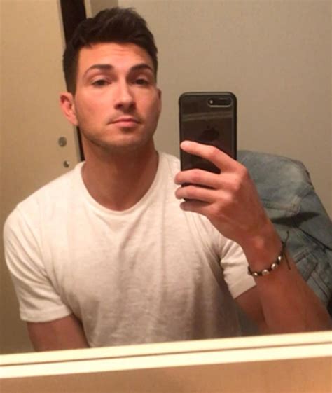 Pin By Montrelldemet On Daytime Guy Pics Mirror Selfie Quick