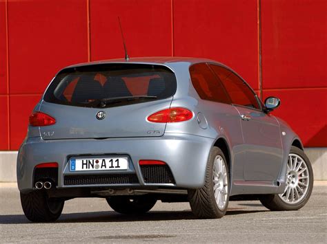 Thanks to their innovations and performances, giulia quadrifoglio and stelvio quadrifoglio represent the essence of alfa romeo sportiness and driving pleasure. ALFA ROMEO 147 GTA specs & photos - 2003, 2004, 2005 ...