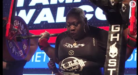 Video Woman Sets New Powerlifting Guinness World Record Lifts 735