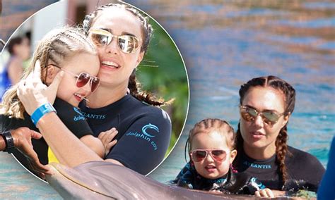Tamara Ecclestone And Daughter Sophia Meet Dolphins Daily Mail Online